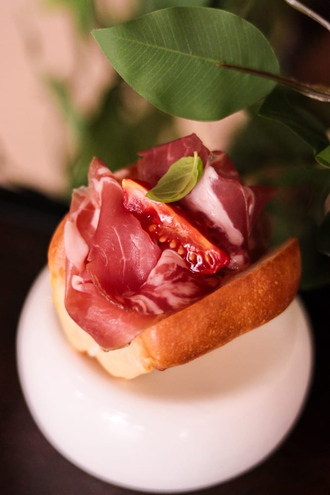 Crostone con prosciutto crudo e pomodoro — PitStop Lecce
