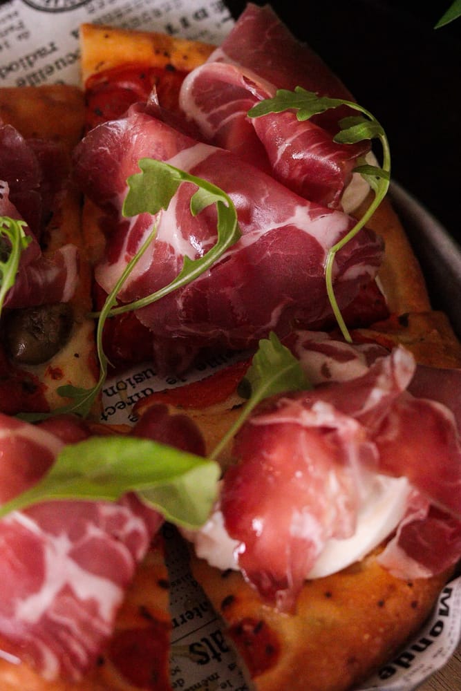 Pinsa con salumi e stracciatella — PitStop Lecce
